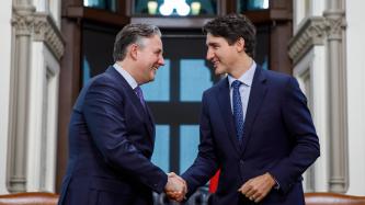PM Trudeau shakes hands with Mayor of Vancouver Kennedy Stewart