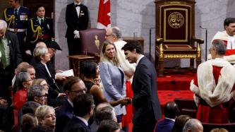 PM Trudeau shakes hands with a woman in the crowd