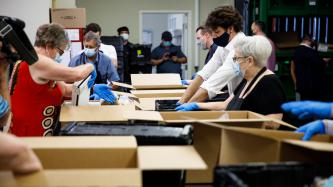 PM Trudeau sorts food with volunteers