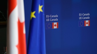 Les drapeaux de l'Union européenne-Canada