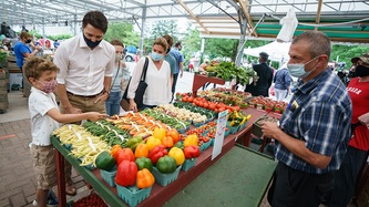 PM Trudeau and his family stop at a fresh vegetables stand