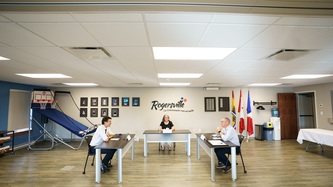 Le PM Trudeau rencontre Pierrette Robichaud et le député Pat Finnigan