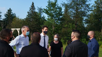 PM Trudeau chats with a group of people