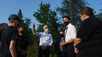 PM Trudeau chats with a group of people