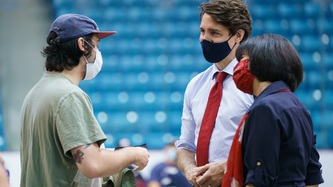 PM Trudeau and Minister Petitpas-Taylor speak with a man