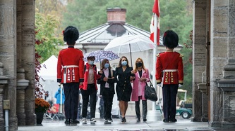 La vice-première ministre Freeland et des membres de sa famille arrivent à Rideau Hall