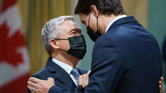 Le premier ministre Trudeau félicite le ministre Champagne