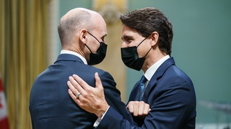 Le premier ministre Trudeau félicite le ministre Duclos