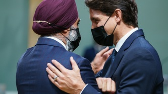 Le premier ministre Trudeau félicite le ministre Sajjan