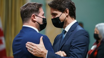 Le premier ministre Trudeau félicite le ministre Mendicino