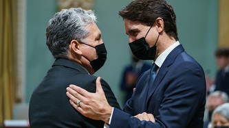 Le premier ministre Trudeau félicite le ministre Vandal