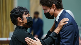 Le premier ministre Trudeau félicite la ministre Ien