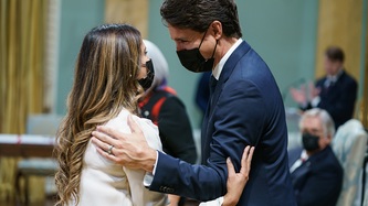 Le premier ministre Trudeau félicite la ministre Khera
