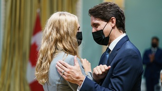 Le premier ministre Trudeau félicite la ministre St-Onge