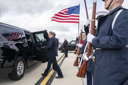Prime Minister Mark Carney arrives in Washington and gets car as guards stand at attention behind him.
