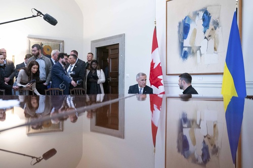 Prime Minister Mark Carney meets with President Volodymyr Zelenskyy at Canada’s Official Residence to the Italian Republic. 