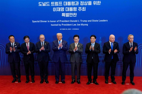 Prime Minister Mark Carney poses for a photo with prime ministers Anutin Charnvirakul, Lawrence Wong, Anthony Albanese, an...