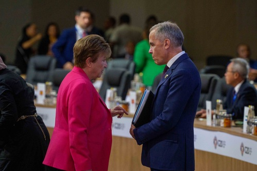 Le premier ministre Mark Carney s’entretient avec la directrice générale du Fonds monétaire international, Kristalina Geor...