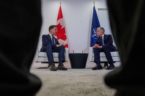 Le premier ministre Mark Carney rencontre le secrétaire général de l’OTAN, Mark Rutte, à l’ambassade du Canada en marge de...