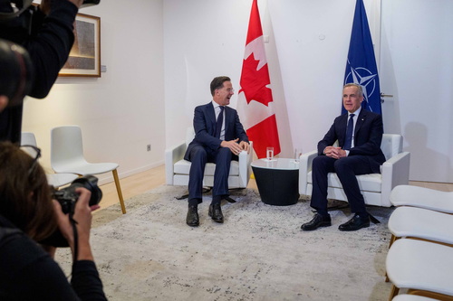 Le premier ministre Mark Carney rencontre le secrétaire général de l’OTAN, Mark Rutte, à l’ambassade du Canada en marge de...