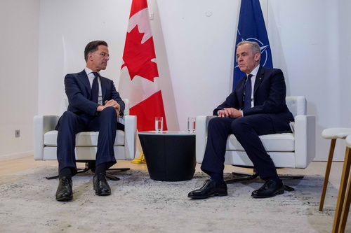 Le premier ministre Mark Carney rencontre le secrétaire général de l’OTAN, Mark Rutte, à l’ambassade du Canada en marge de...